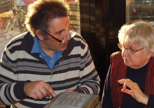 Un Repair Caf&eacute; au Luth